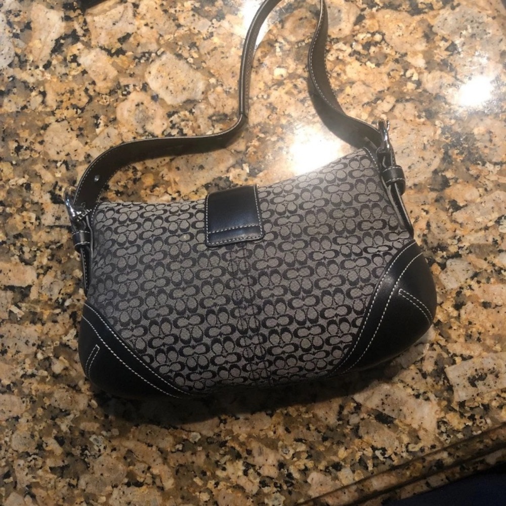 Authentic Coach Handbag! - Picture 4 of 6